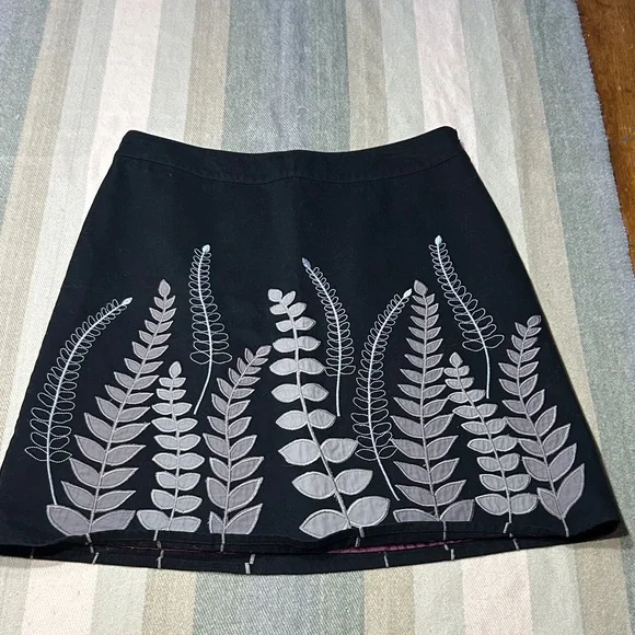 Boden Black A-Line Skirt with Gray Fern Embroidery- Lined Size 8P - Picture 1 of 5